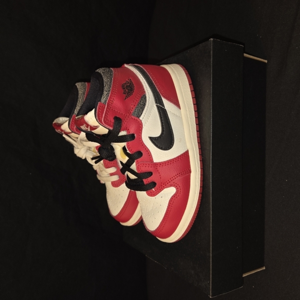 Nike Red and White Sneakers Iconic Design - Picture 3 of 8